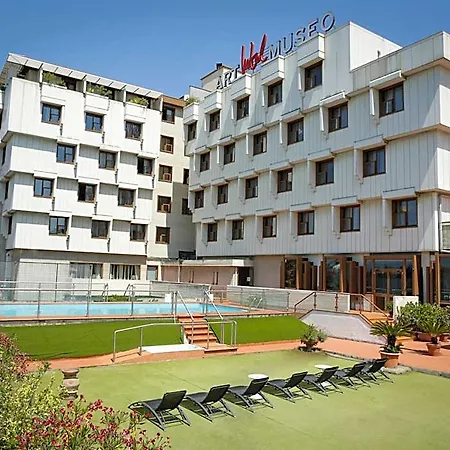 Hotell Art Museo 4*